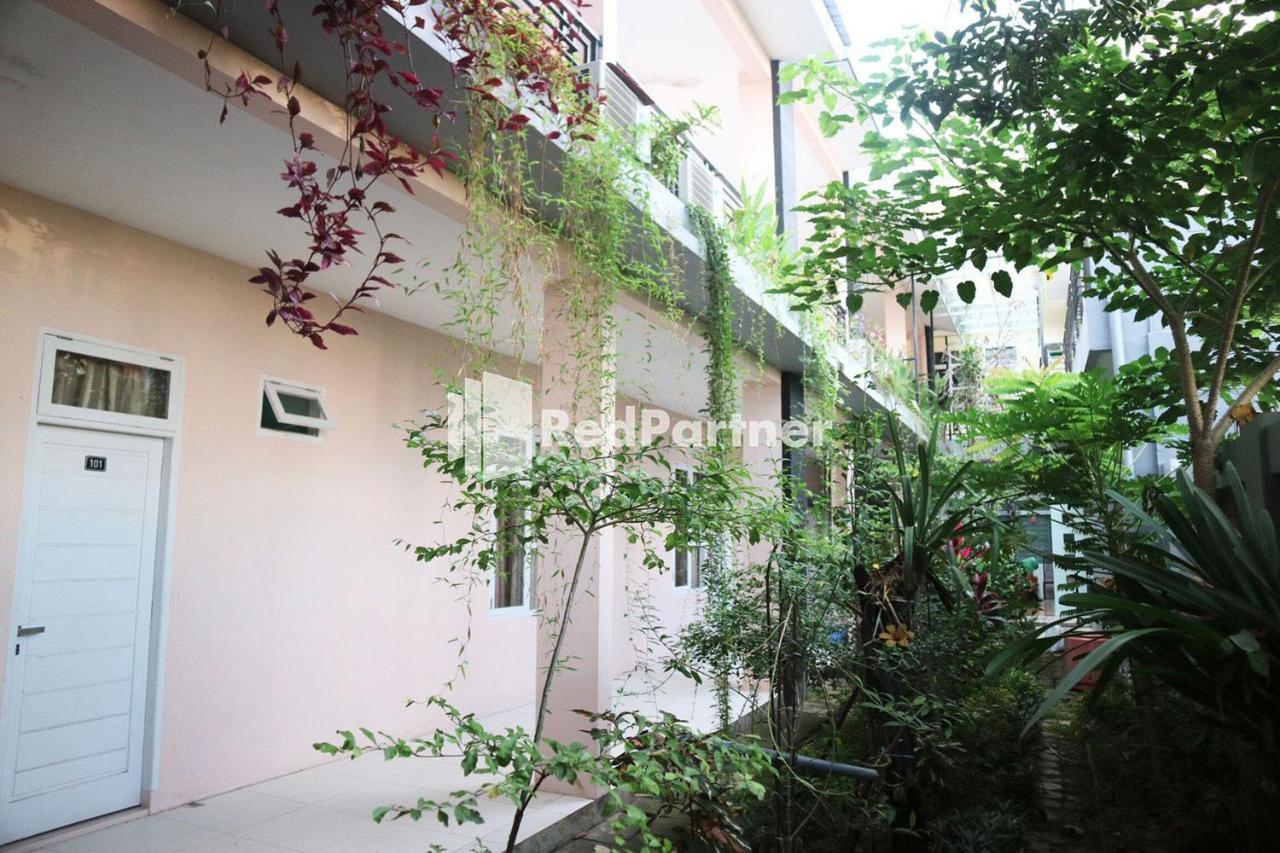 Wisma Suci Syariah Polewali Mandar Mitra Reddoorz Matakali Exterior foto